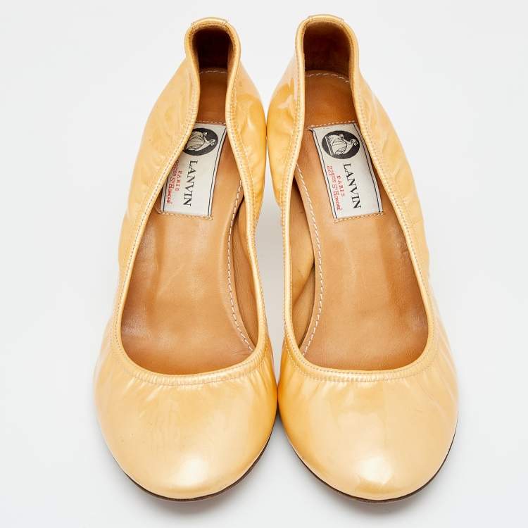 Pre Owned Lanvin Beige Patent Leather Scrunch Pumps Size 38