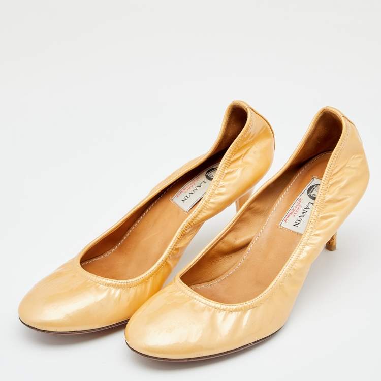 Pre Owned Lanvin Beige Patent Leather Scrunch Pumps Size 38