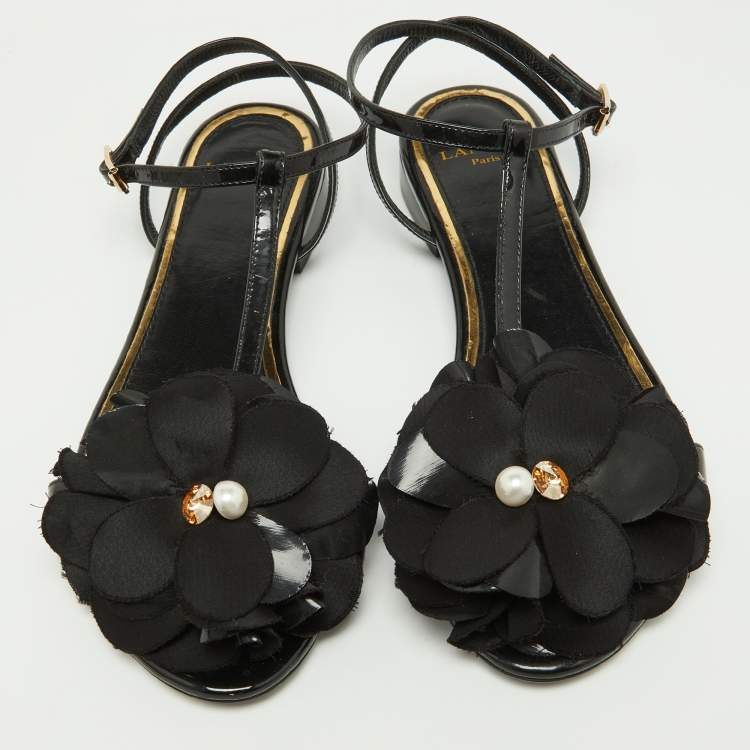 Pre Owned Lanvin Black Patent Leather and Satin Flower Flat Sandals Size 38