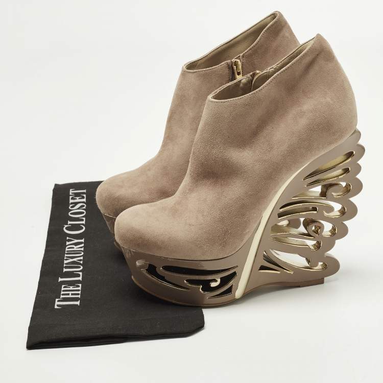 Pre Owned Le Silla Size 38.5 Beige Suede Butterfly Wedge Ankle Boots
