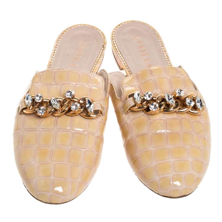 Pre Owned Le Silla Cream Crocodile Effect Patent Leather Crystal Embellished Chain Flat Mules Size 37