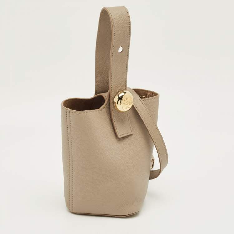 Pre Owned Loewe Beige Leather Mini Pebble Bucket Bag