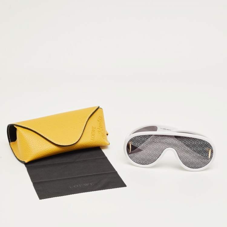 Pre Owned Loewe Black/Black LW40108I Logo Shield Sunglasses