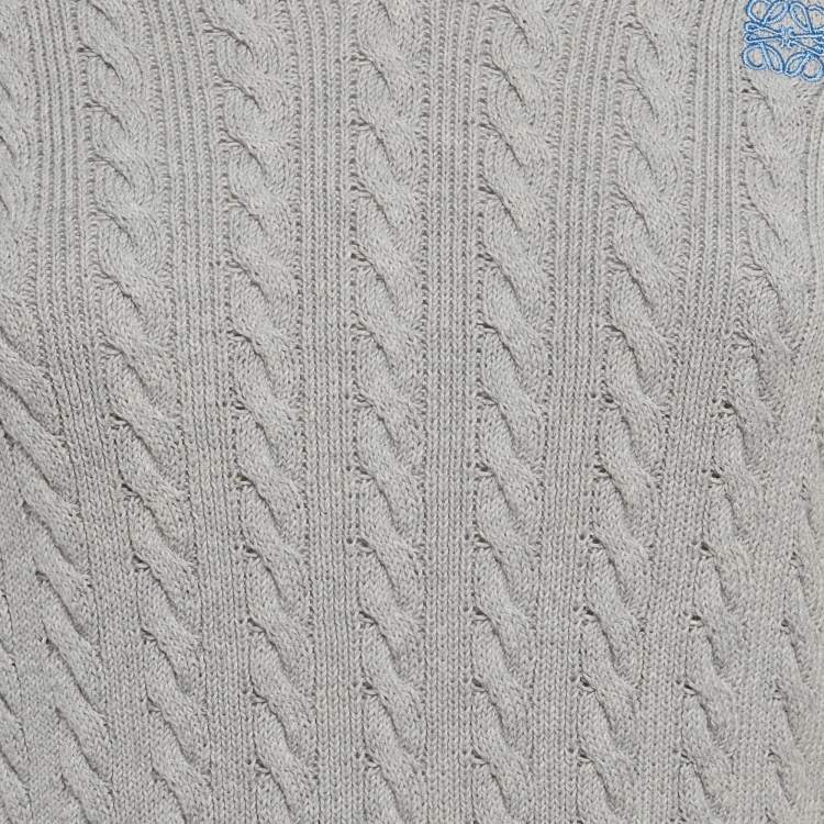 Pre Owned سترة قميص بدون أكمام من لويفي بتفاصيل حبك كابل باللون الرمادي عند العنق على شكل حرف V مقاس صغير