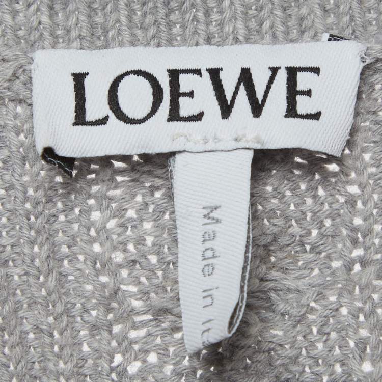 Pre Owned سترة قميص بدون أكمام من لويفي بتفاصيل حبك كابل باللون الرمادي عند العنق على شكل حرف V مقاس صغير