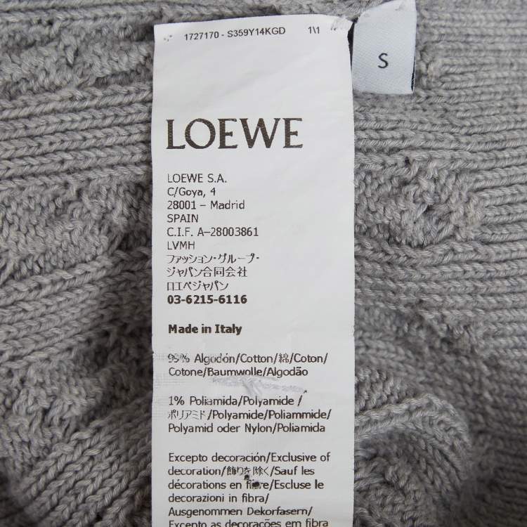 Pre Owned سترة قميص بدون أكمام من لويفي بتفاصيل حبك كابل باللون الرمادي عن د العنق على شكل حرف V مقاس صغير