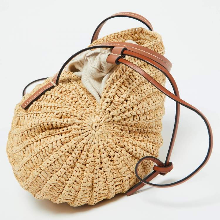 مملوكة مسبقًا Loewe Beige/Brown Raffia and Leather Moon Shell Crossbody Bag