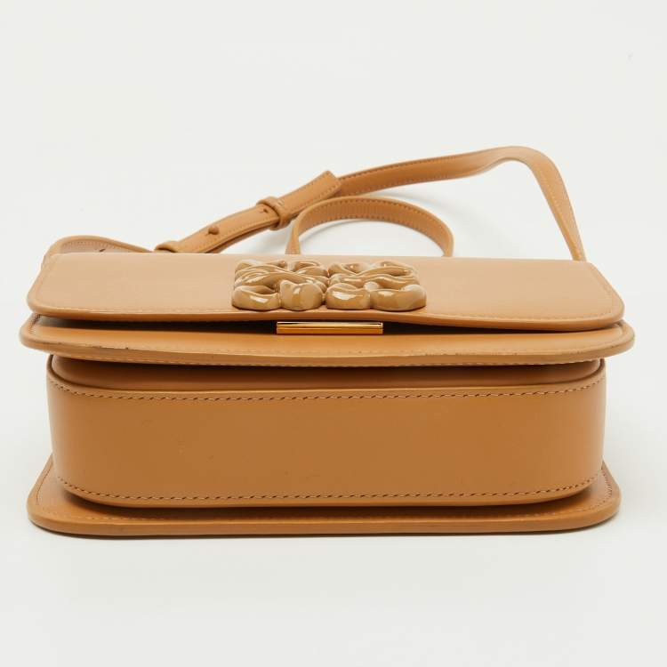 مملوكة مسبقًا Loewe Light Brown Leather Goya Logo Flap Shoulder Bag