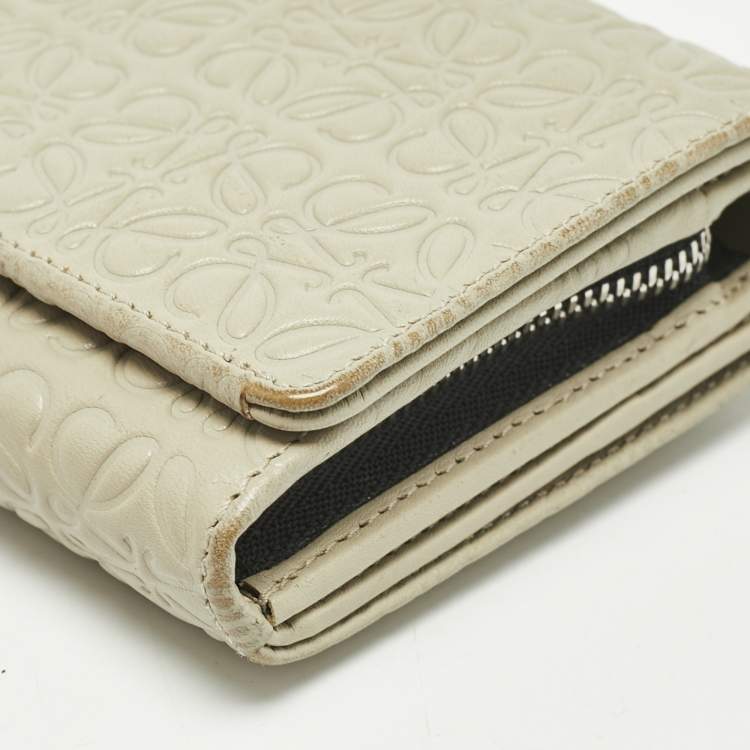 Pre Owned Loewe Sea Green Anagram Embossed Leather Repeat Compact Wallet