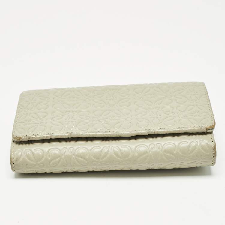 Pre Owned Loewe Sea Green Anagram Embossed Leather Repeat Compact Wallet