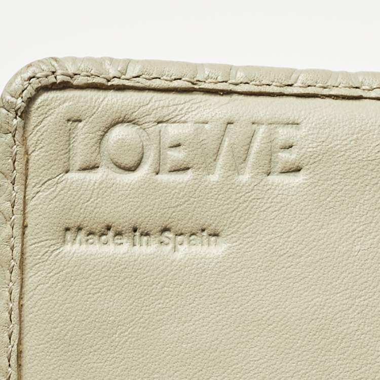 Pre Owned Loewe Sea Green Anagram Embossed Leather Repeat Compact Wallet