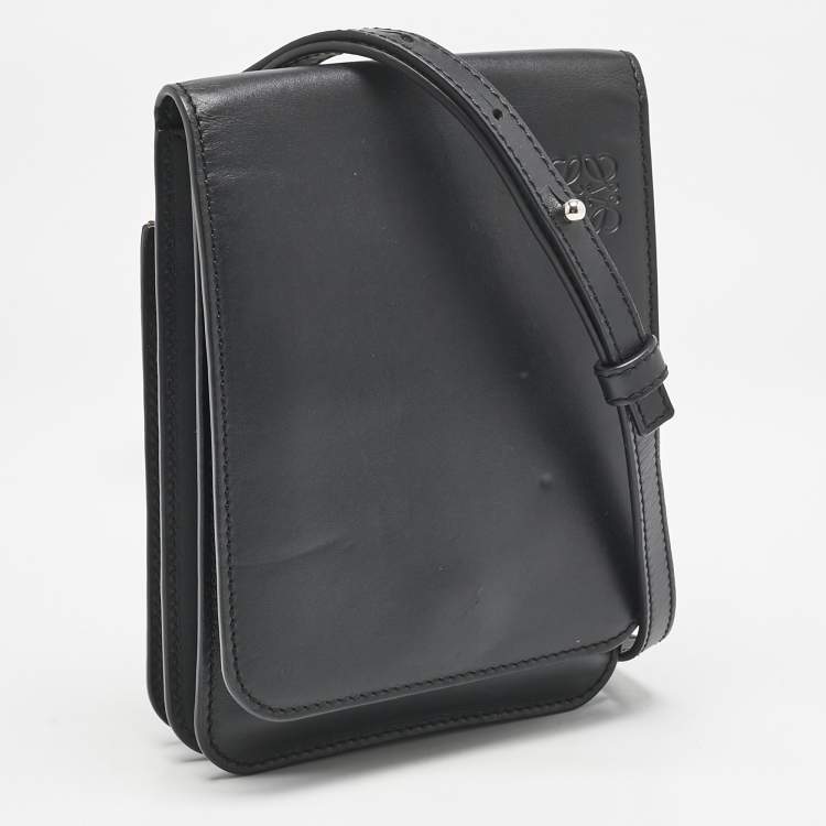 Pre Owned Loewe Black Leather Gusset Crossbody Bag