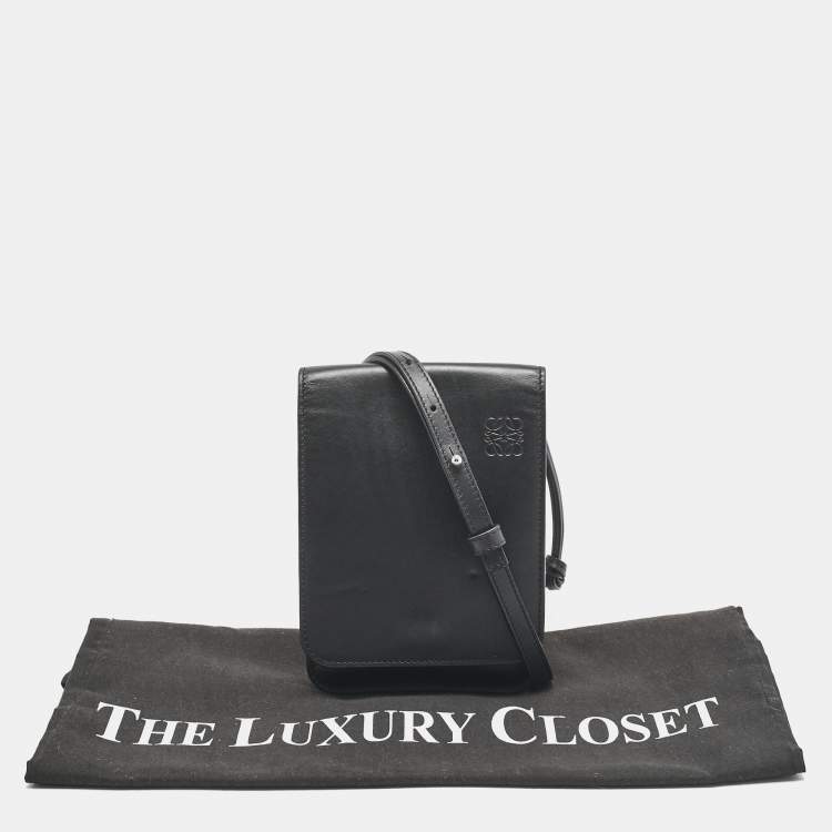 Pre Owned Loewe Black Leather Gusset Crossbody Bag