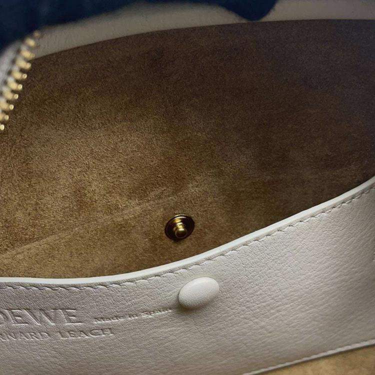 Pre Owned Loewe Amazonas White/Brown Leather Size 16