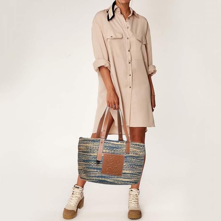 Pre Owned Loewe Blue/Natural Raffia Anagram Shopper Tote