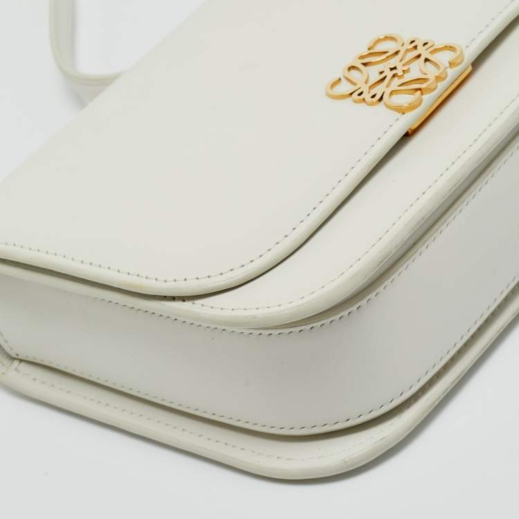 مملوكة مسبقًا Loewe White Leather Goya Shoulder Bag