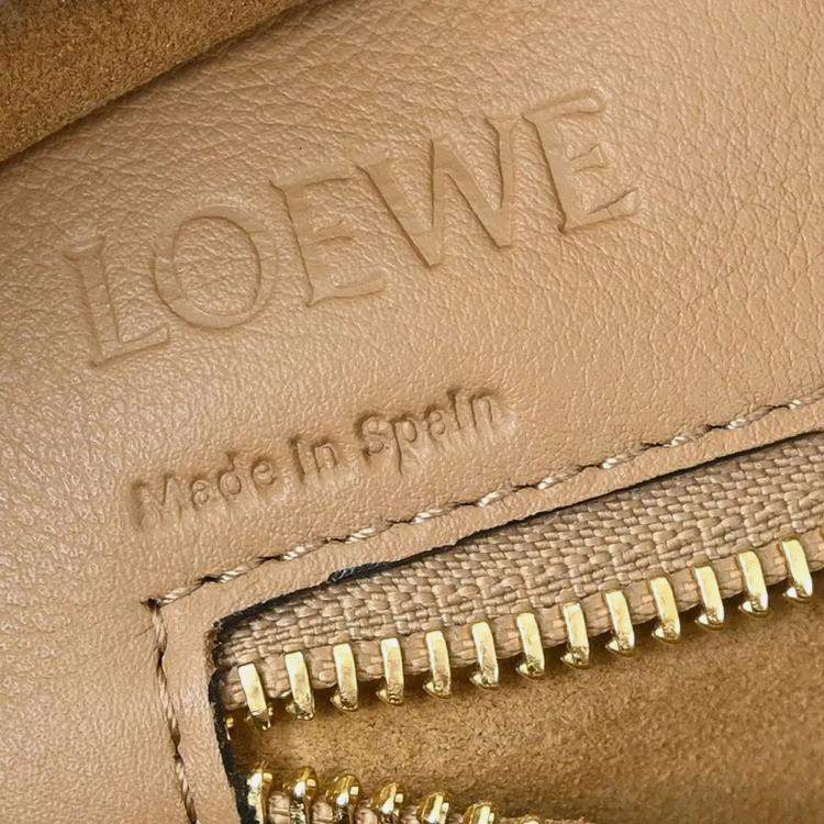 Pre Owned Loewe Brown Leather Amazona 36 2way Handbag