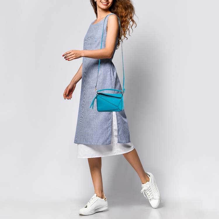 مملوكة مسبقًا Loewe Puzzle Mini Blue Leather Shoulder Bag