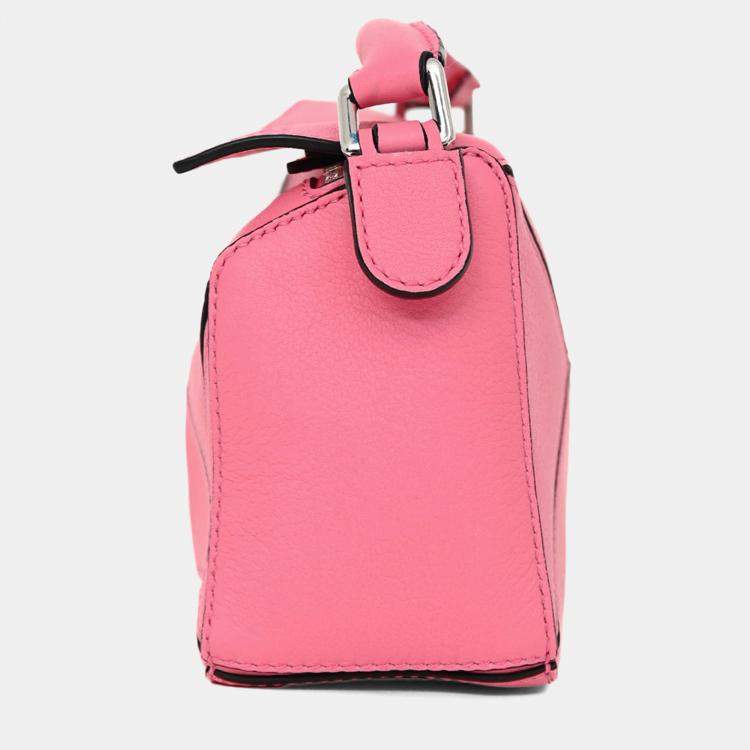 مملوكة مسبقًا Loewe Pink Leather Mini Puzzle Crossbody