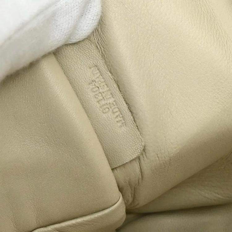 Pre Owned Loewe Off-white Amazona 36 Handbag