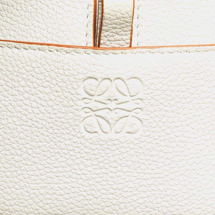 Pre Owned Loewe White Leather Amazona Square 19