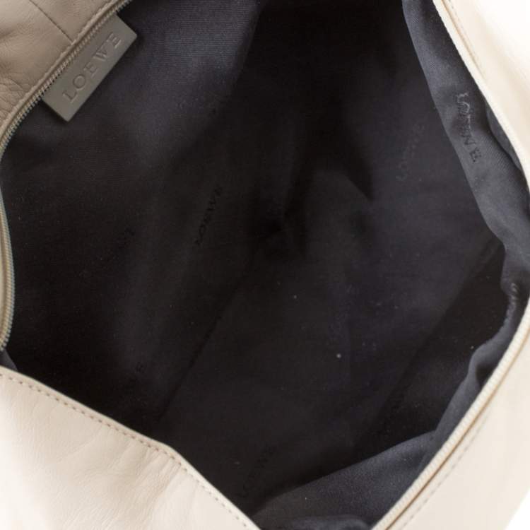 Pre Owned Loewe Off White Leather Logo Shoulder Bag