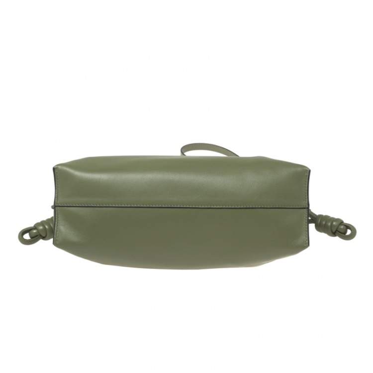 مملوكة مسبقًا Loewe Olive Green Leather Flamenco Clutch
