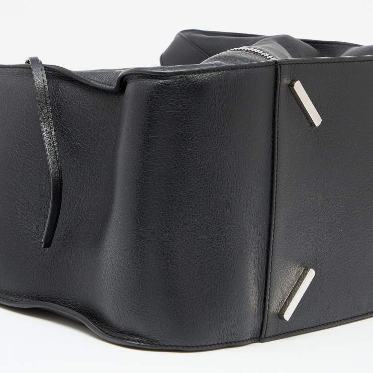 مملوكة مسبقًا Loewe Black Leather Small Hammock Shoulder Bag