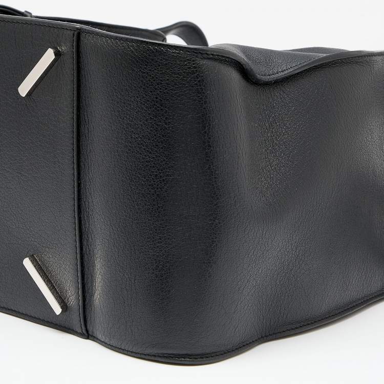 مملوكة مسبقًا Loewe Black Leather Small Hammock Shoulder Bag