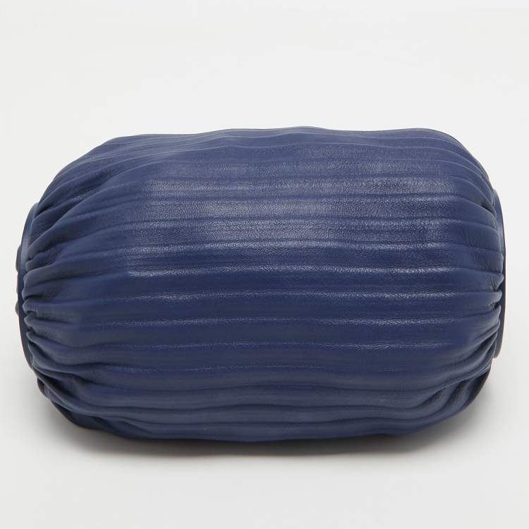 Pre Owned Loewe Blue Leather Pleated Bracelet Pouch Bag