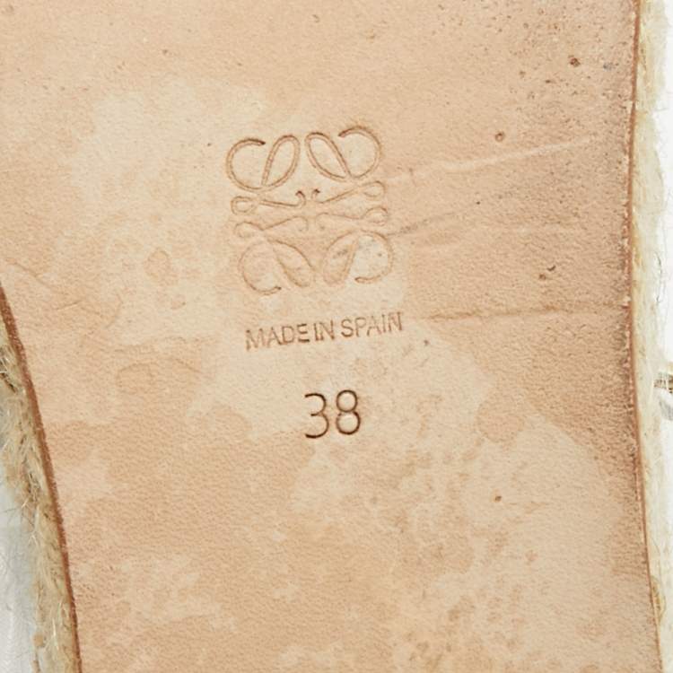 مملوكة مسبقًا Loewe Anagram Size 38 White Canvas and Leather Espadrille Ankle Strap Sandals