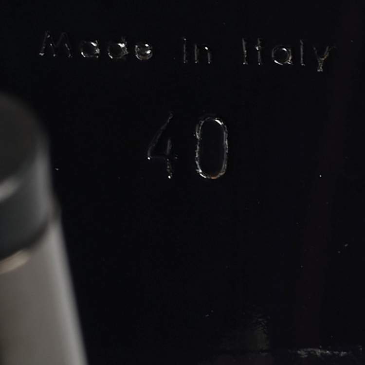 Pre Owned Loewe Size 40 Black Patent Leather and Suede T-Strap Pumps