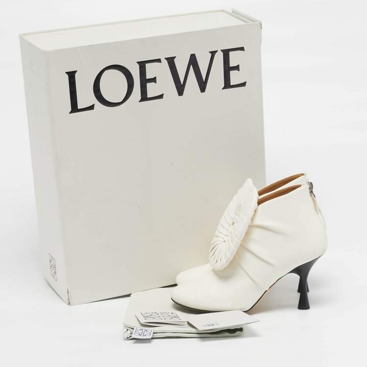 Pre Owned Loewe Pleated Buckle Size 36 White Leather Booties