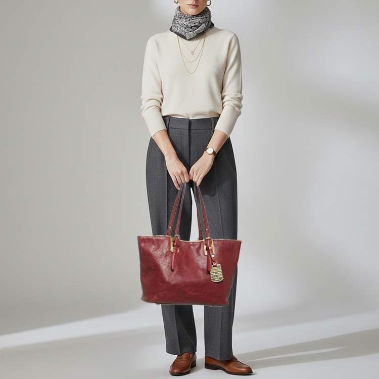 مملوكة مسبقًا Longchamp LM Cuir Burgundy/Gold Logo Embossed Leather Tote