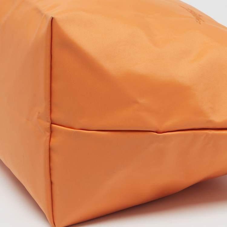 مملوكة مسبقًا Longchamp Le Pliage Medium Orange Nylon Tote