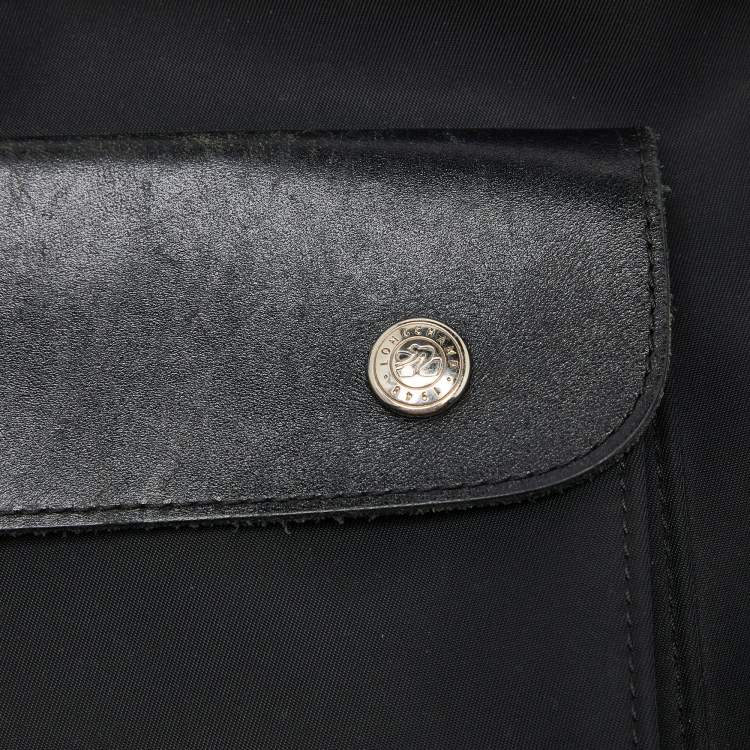 مملوكة مسبقًا Longchamp Black Nylon and Leather Messenger Bag