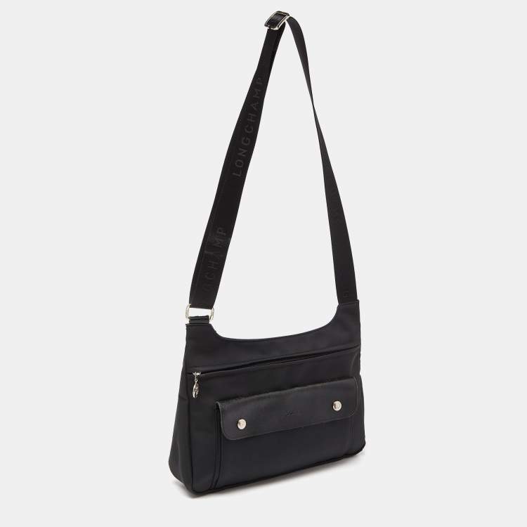 مملوكة مسبقًا Longchamp Black Nylon and Leather Messenger Bag