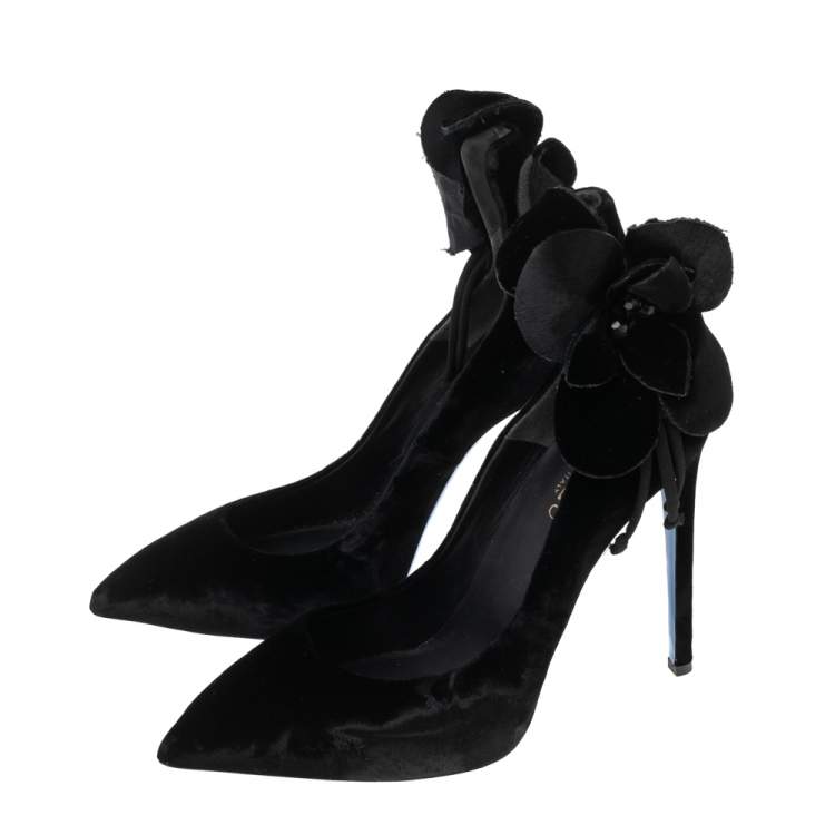 Pre Owned Loriblu Black Velvet Flower Applique Pumps Size 40