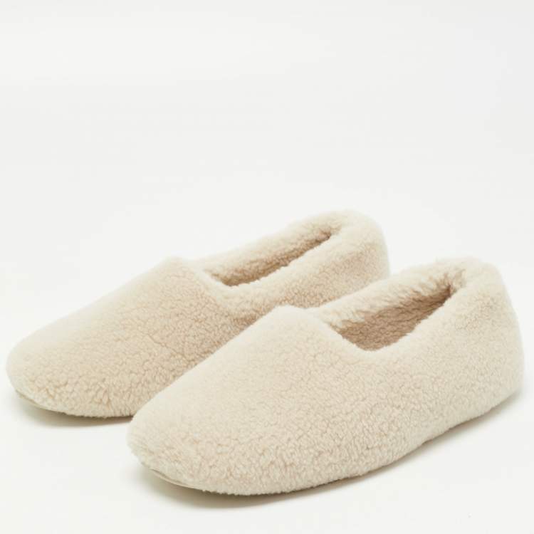 Pre Owned Loro Piana Beige Faux Shearling Fur Wintercozy Slip On Flats Size 39