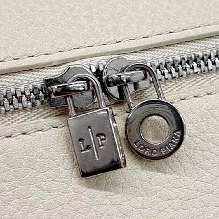 Pre Owned Loro Piana White Leather Extra Pocket L19 Pouch Bag