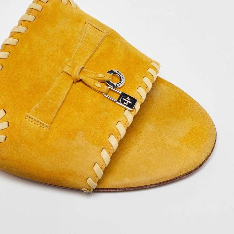 مملوكة مسبقًا Loro Piana Yellow Suede Summer Charms Flat Slide Sandals Size 38.5
