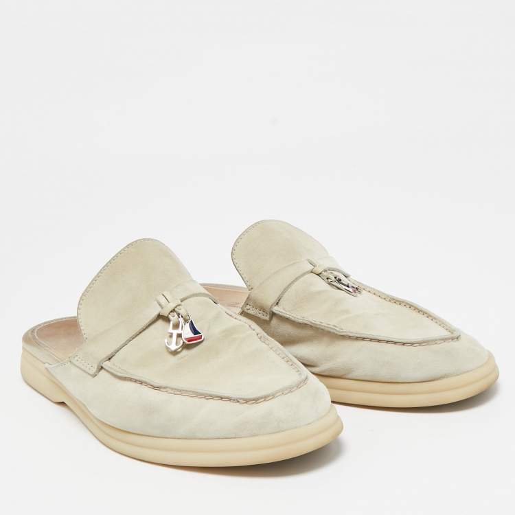 مملوكة مسبقًا Loro Piana Grey Suede Babouche Charms Walk Mules Size 40