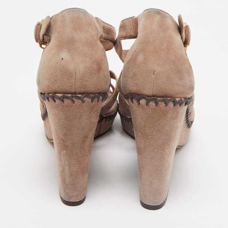 مملوكة مسبقًا Loro Piana Beige Suede Wedge Sandals Size 40
