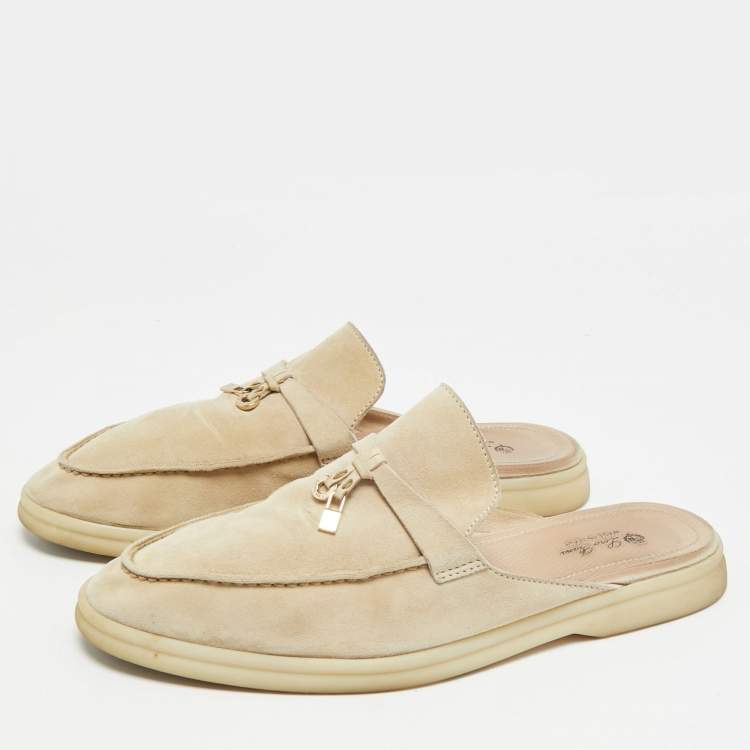 مملوكة مسبقًا Loro Piana Babouche Charms Walk Size 42 Beige Suede Flat Mules