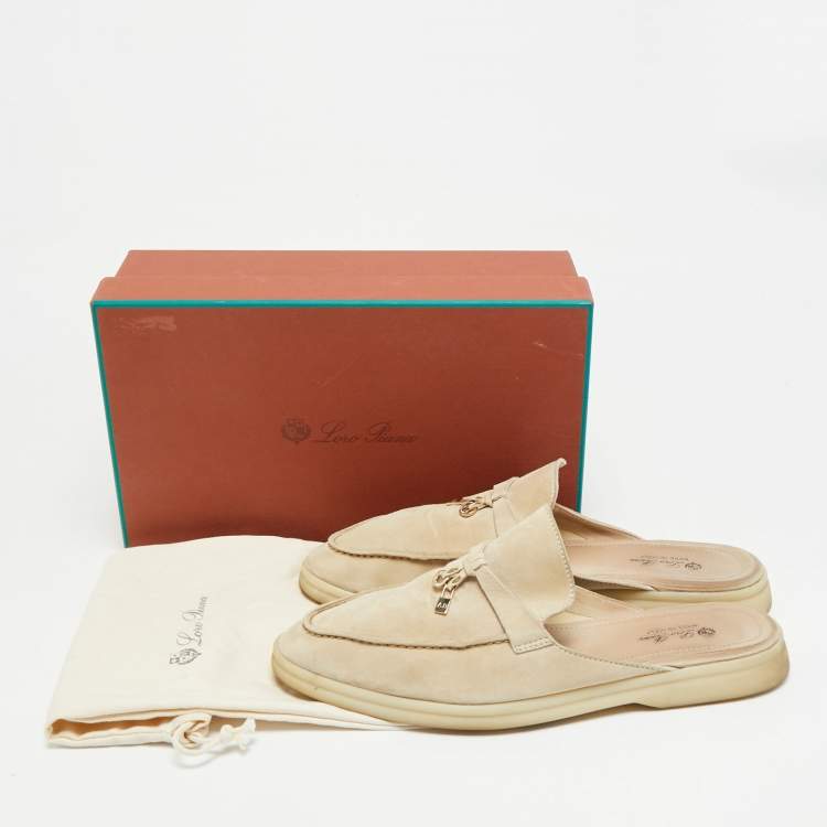 مملوكة مسبقًا Loro Piana Babouche Charms Walk Size 42 Beige Suede Flat Mules