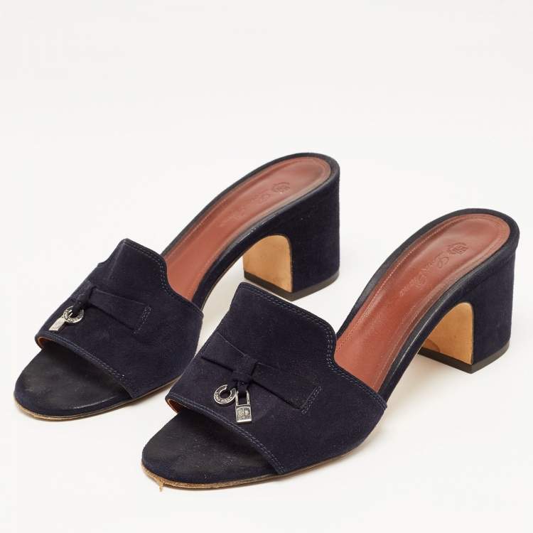 مملوكة مسبقًا Loro Piana Navy Blue Suede Summer Charms Slide Sandals Size 36.5