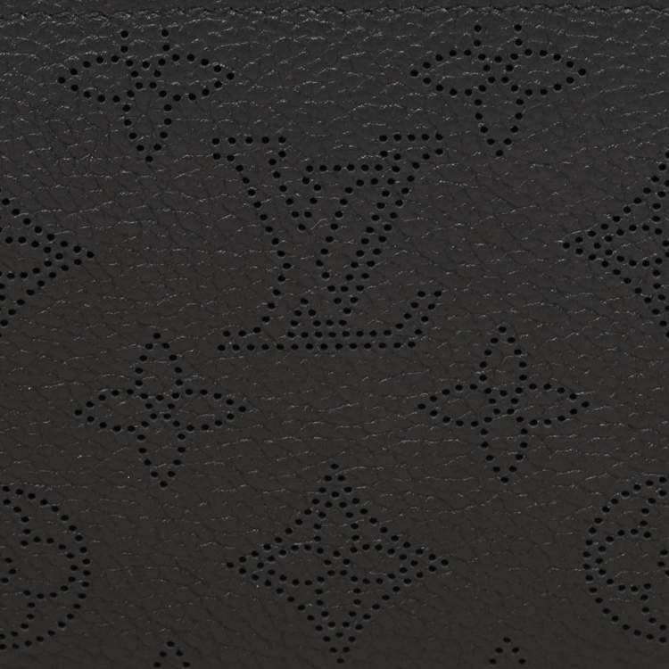 Pre Owned Louis Vuitton Noir Monogram Mahina Leather Zippy Wallet