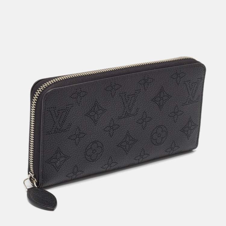 Pre Owned Louis Vuitton Noir Monogram Mahina Leather Zippy Wallet