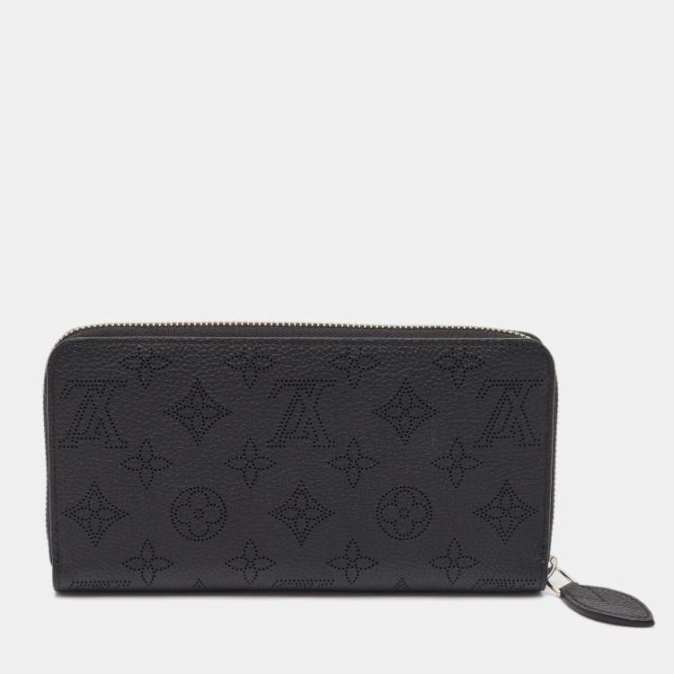 Pre Owned Louis Vuitton Noir Monogram Mahina Leather Zippy Wallet