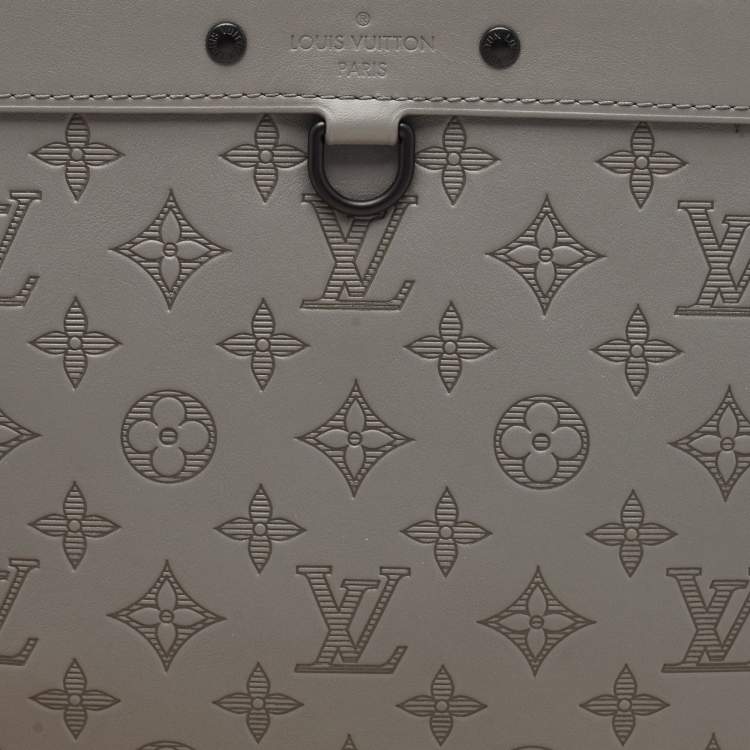 مملوكة مسبقًا Louis Vuitton Anthracite Gray Monogram Shadow Leather Pochette Discovery